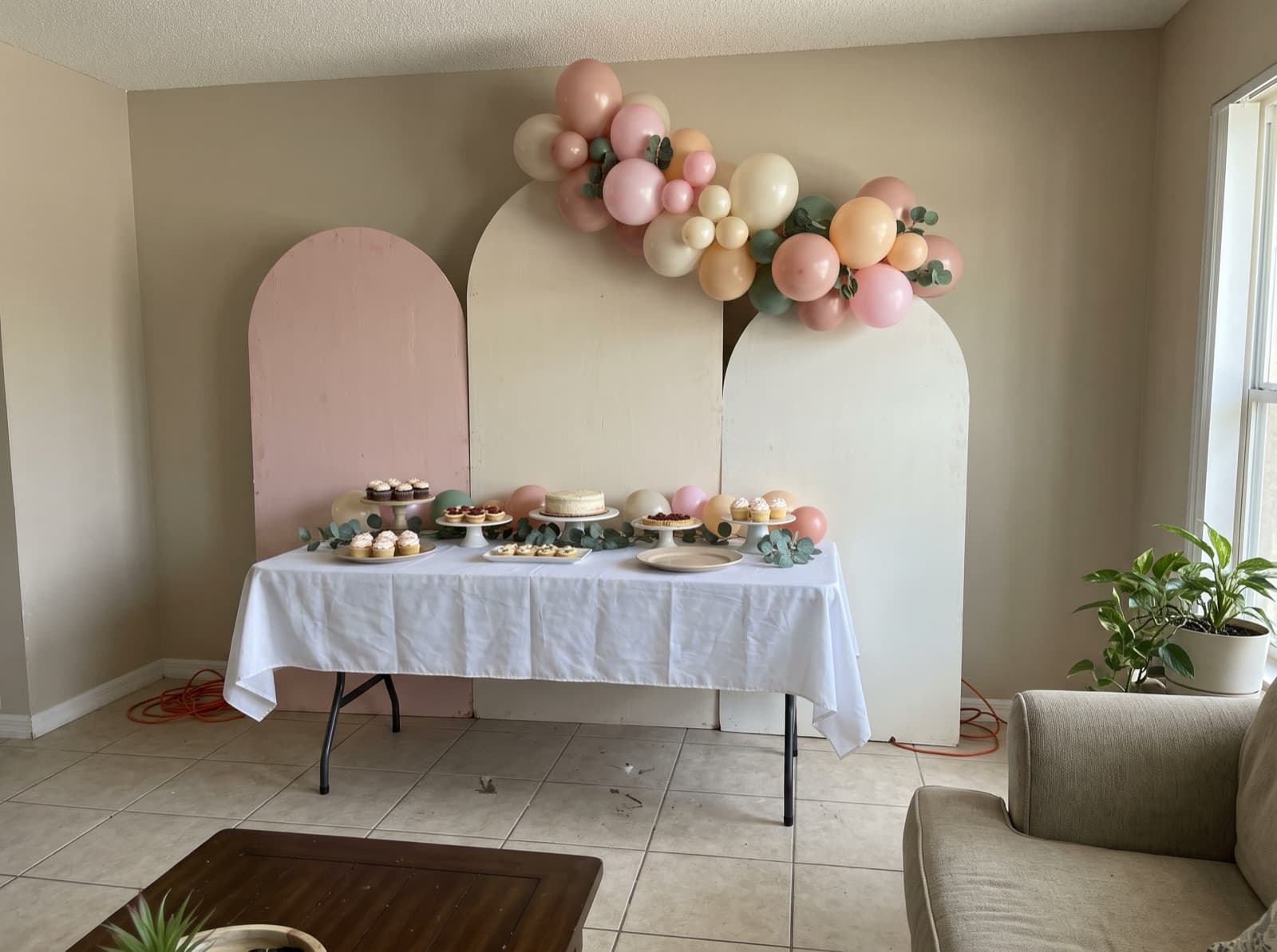 Chiara arched backdrop trio with a balloon garland