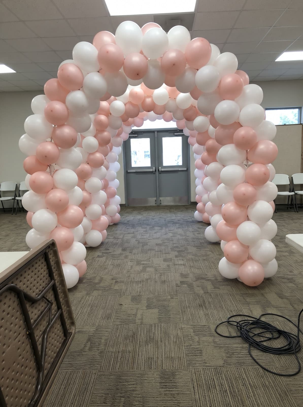 Balloon tunnel entrance of linked arches